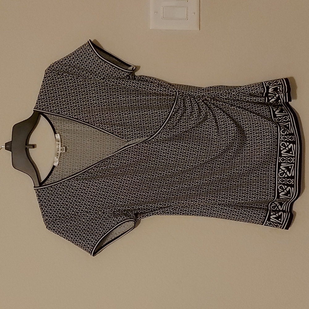Women's top. Black and White. Size M